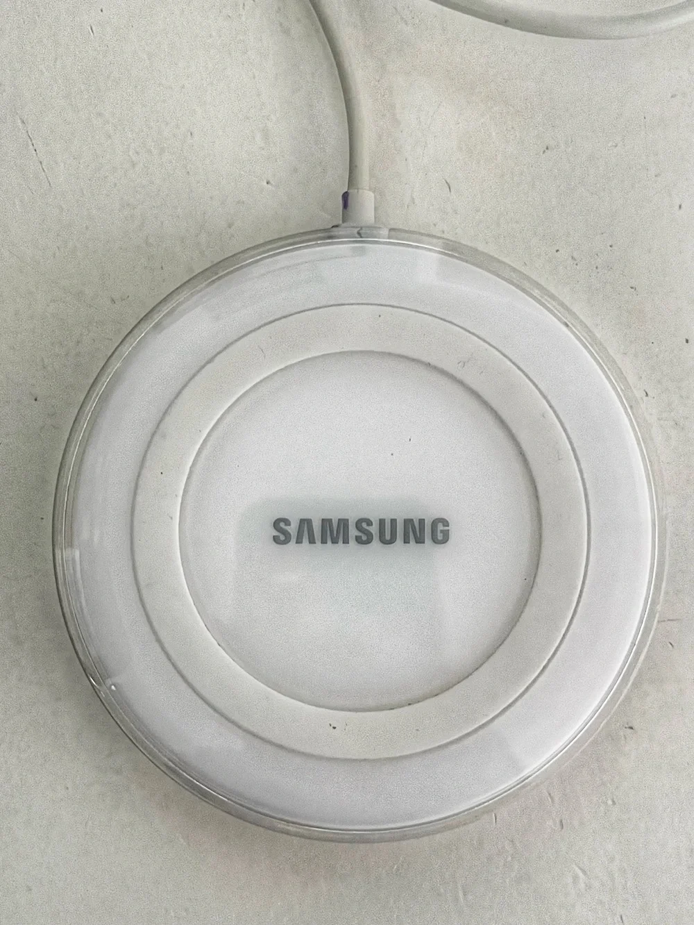 Samsung White Pearl Wireless Charging Pad, specifically model EP-PG920I